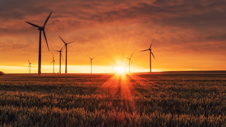 windräder-sonnenuntergang