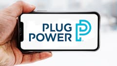 Hand-die-smartphone-hält-mit-logo-des-unternehmens-plug-power