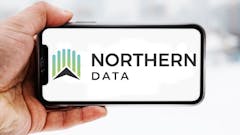 Hand-die-smartphone-hält-mit-logo-des-unternehmens-northern-data