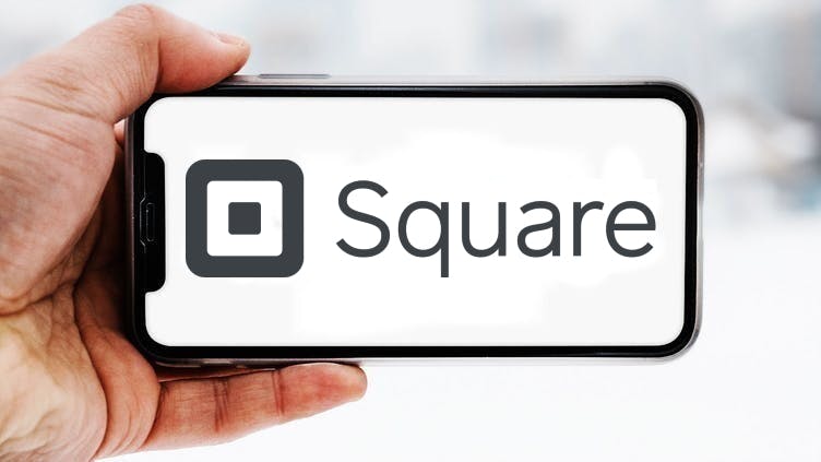 Hand-die-smartphone-hält-mit-logo-des-unternehmens-square