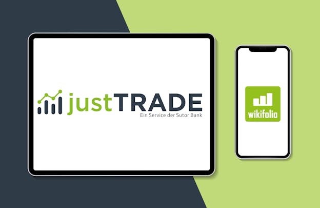 Logo JustTRADE wird in einem Tablet angezeigt. Daneben wird das Logo von wikifolio in einem Smartphone angezeigt.