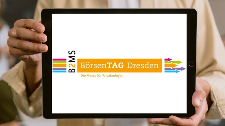 tablet-mit-logo-von-boersentag-dresden-2022