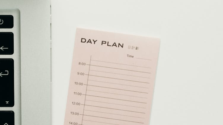 Papier mit Zeitplan 