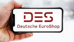 Hand-die-smartphone-hält-mit-logo-des-unternehmens-deutsche-euroshop