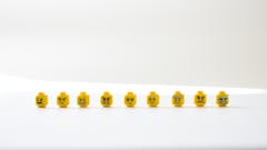 Lego Köpfe mit verschiedenen Emotionen