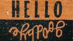 Fußmatte mit dem Schriftzug "Hello & Goodbye"