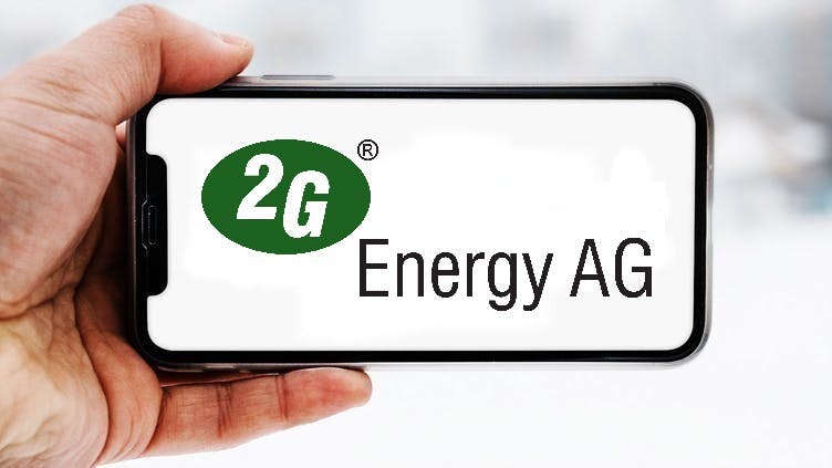 Hand-die-smartphone-hält-mit-logo-des-unternehmens-2g-energy