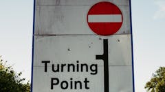 Straßenschild mit der Aufschrift "Turning Point"