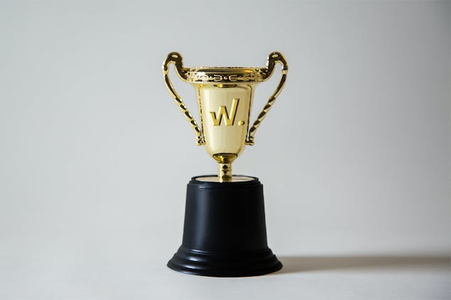 goldener Pokal mit wikifolio Logo darauf