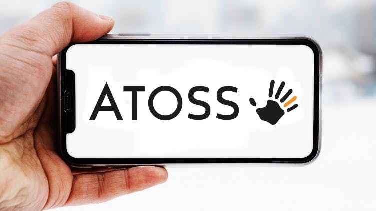 hand-die-smartphone-hält-mit-logo-des-unternehmens-atoss