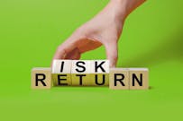 header-risiko-vs-rendite-holzwürfel-risk-return