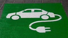 autostellplatz-elektroauto-grüne-fläche