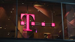 deutsche-telekom-logo-auf-gebaeude